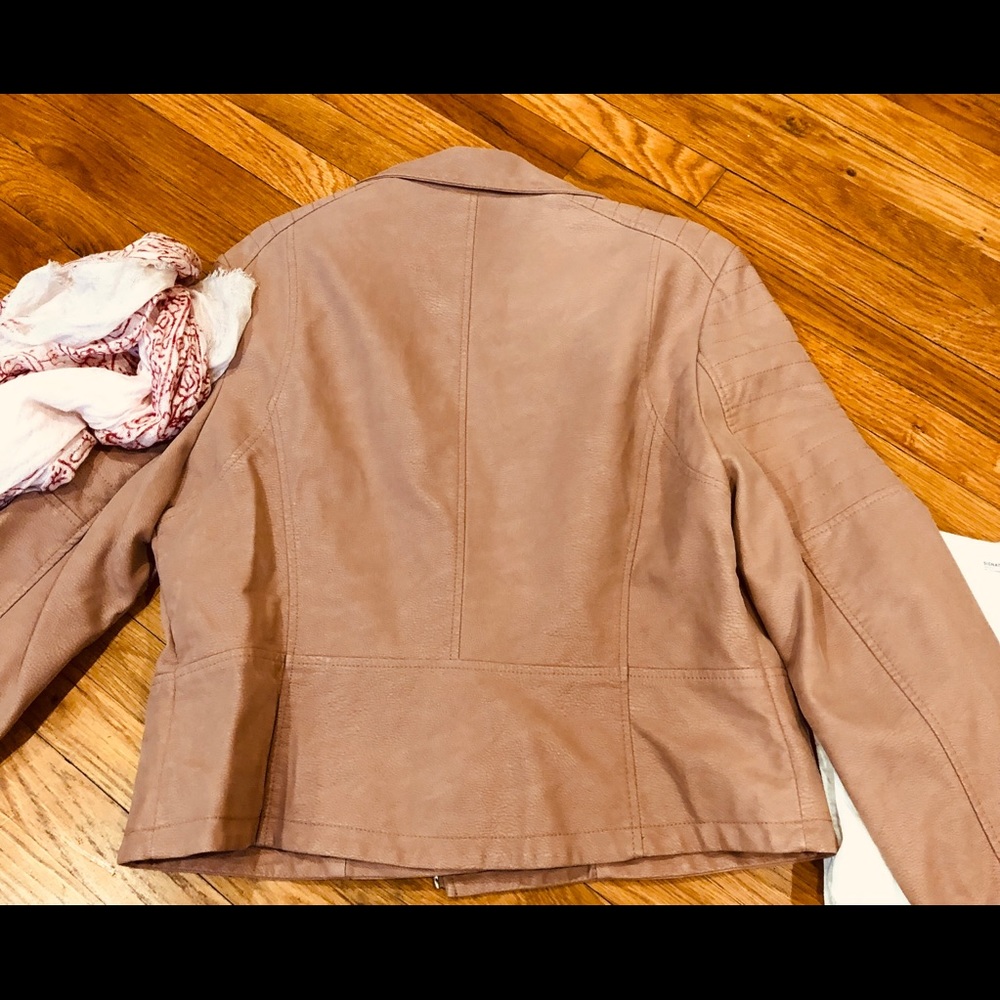 ✨WILD PEARL FAUX LEATHER MOTO JACKET (L)✨ - Picture 4 of 8